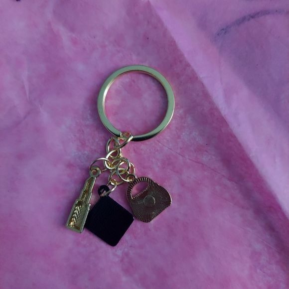 Casual Lipstick Golden Alloy Keychain - Picture 5 of 6